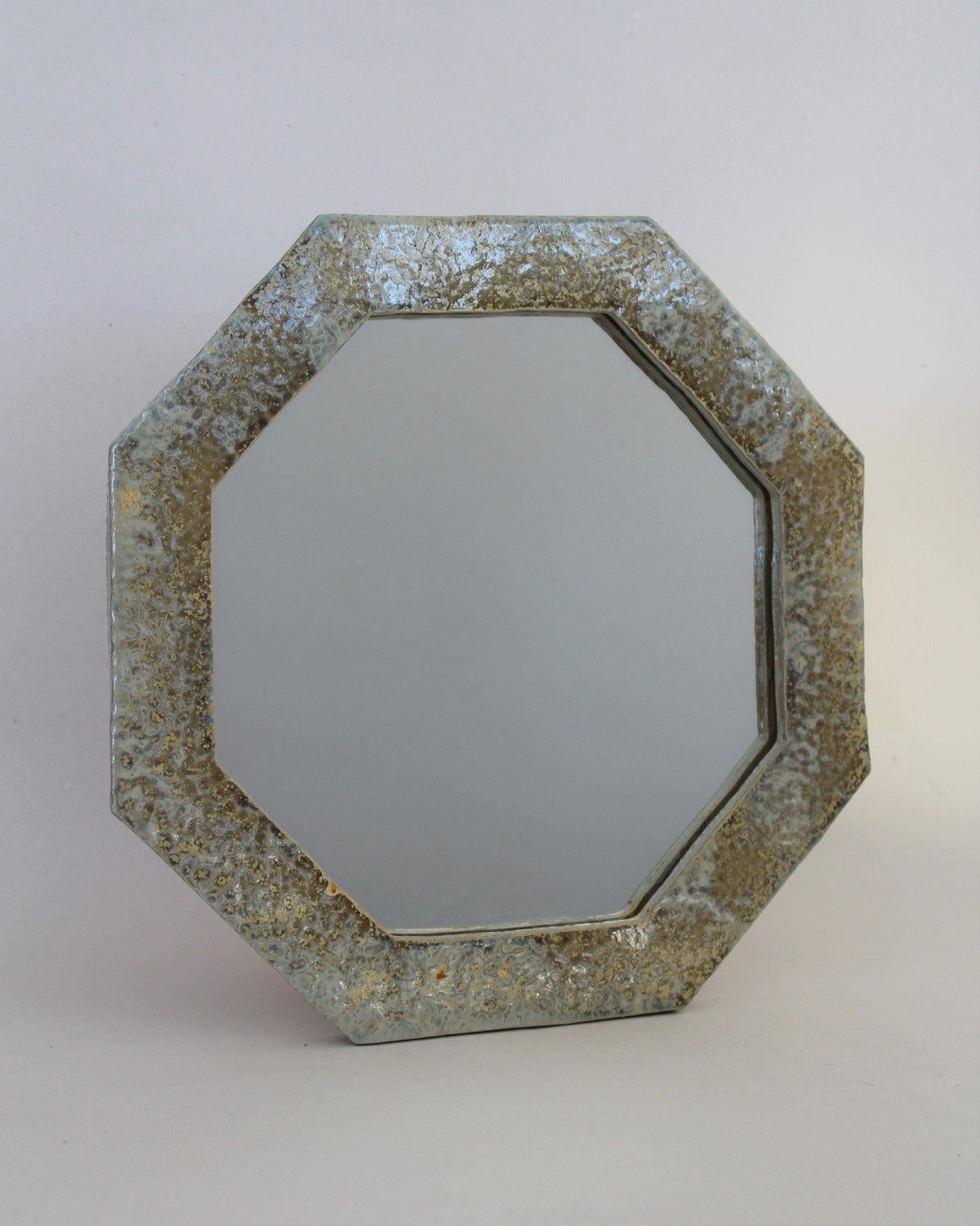 Oito Mirror